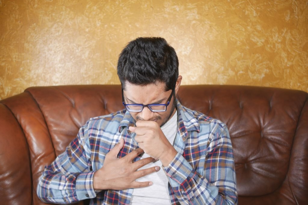 علاج الكحة الناتجة عن ارتجاع المرئ